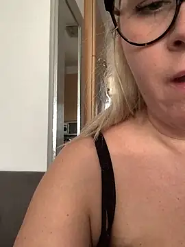 Snapshot of queenpeachi chatting on 28, 1, 2025 queenpeachi online show from 28, 1, 2025