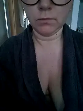 Snapshot of queenpeachi chatting on 16, 2, 2025 queenpeachi online show from 16, 2, 2025