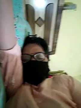 Snapshot of heenage chatting on 12, 9, 2025 heenage online show from 12, 9, 2025