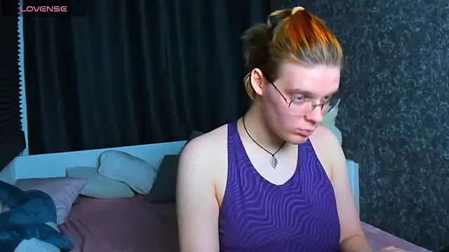 Snapshot of KIKI_Krash chatting on 27, 12, 2024 KIKI Krash online show from 27, 12, 2024