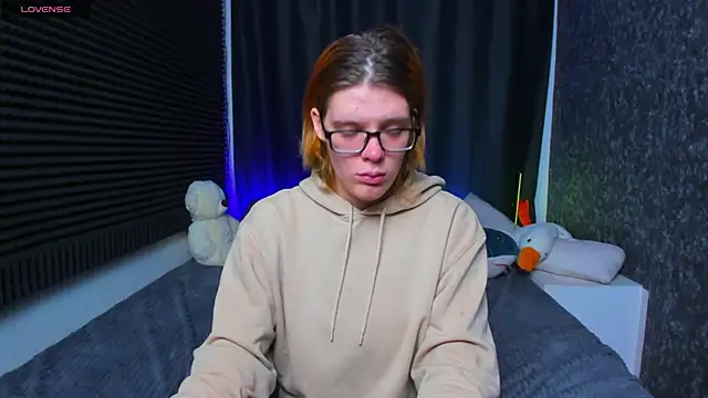 Snapshot of KIKI_Krash chatting on 27, 2, 2025 KIKI Krash online show from 27, 2, 2025