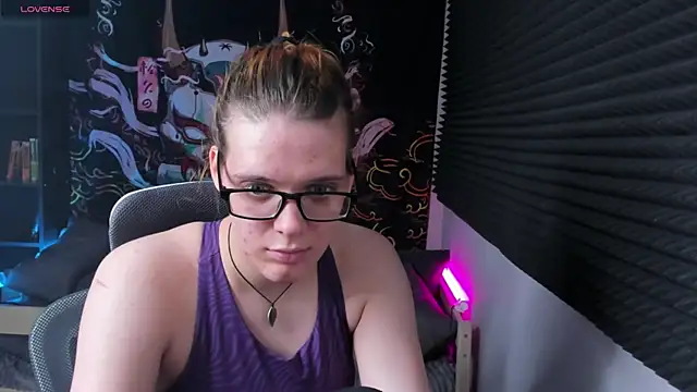 Snapshot of KIKI_Krash chatting on 5, 3, 2025 KIKI Krash online show from 5, 3, 2025