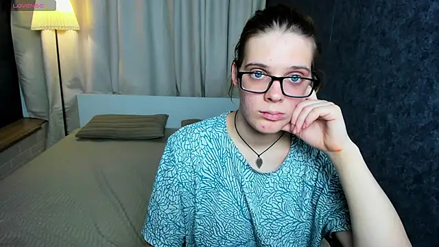 Snapshot of KIKI_Krash chatting on 8, 3, 2025 KIKI Krash online show from 8, 3, 2025