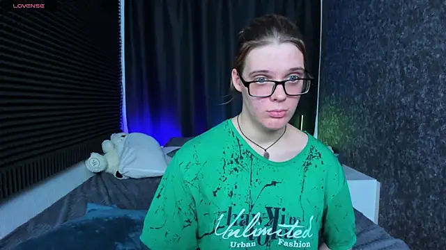 Snapshot of KIKI_Krash chatting on 13, 3, 2025 KIKI Krash online show from 13, 3, 2025