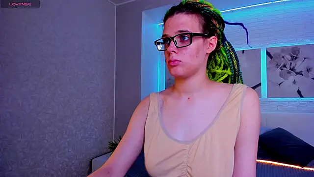 KIKI Krash online show from 12, 9, 2025