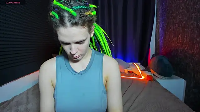 Snapshot of KIKI_Krash chatting on 19, 10, 2025 KIKI Krash online show from 19, 10, 2025