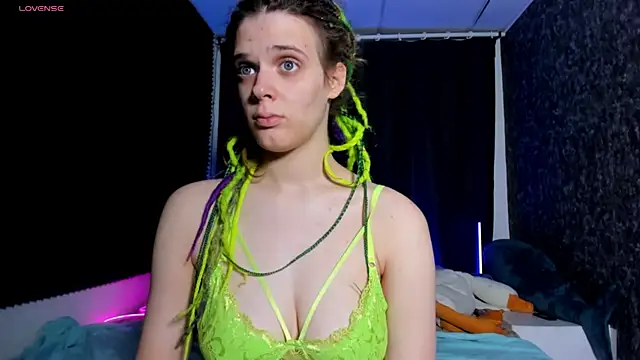 Snapshot of KIKI_Krash chatting on 13, 11, 2025 KIKI Krash online show from 13, 11, 2025