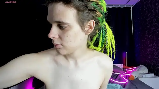 Snapshot of KIKI_Krash chatting on 22, 12, 2025 KIKI Krash online show from 22, 12, 2025