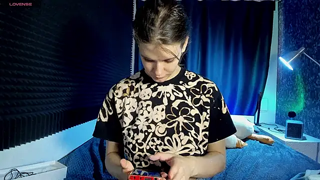 Snapshot of KIKI_Krash chatting on 8, 3, 2026 KIKI Krash online show from 8, 3, 2026