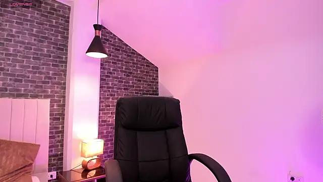 Dantesuarez28 online show from 16, 4, 2026