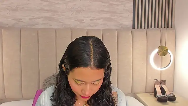 laura smith33 online show from 23, 10, 2025