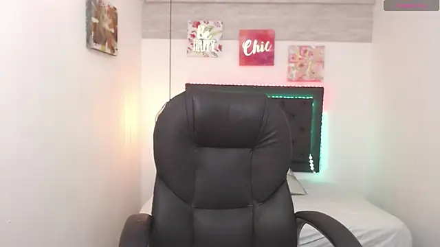 Snapshot of Nahomi-Hill chatting on 11, 1, 2025 Nahomi-Hill online show from 11, 1, 2025