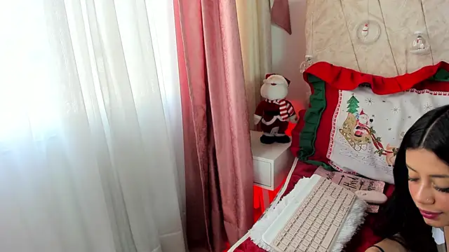Snapshot of ElaaPerez chatting on 20, 12, 2024 ElaaPerez online show from 20, 12, 2024