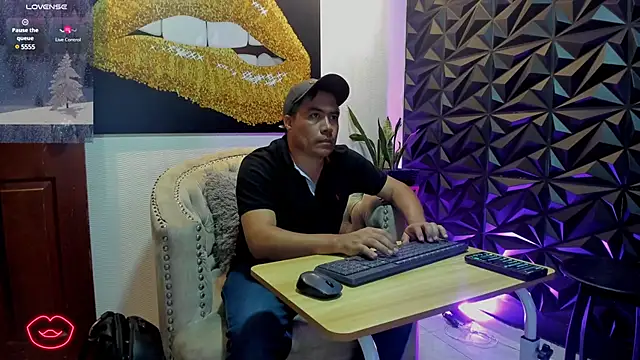 Snapshot of Jhonatan_Morales_S chatting on 4, 2, 2025 Jhonatan Morales S online show from 4, 2, 2025