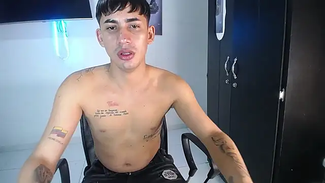 Snapshot of boy_latino_sex chatting on 15, 10, 2025 boy latino sex online show from 15, 10, 2025