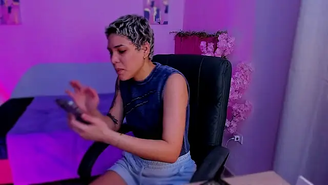 Charlee pink online show from 25, 11, 2025