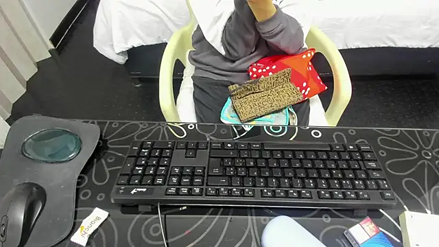 Snapshot of Abrillee1 chatting on 1, 3, 2025 Abrillee1 online show from 1, 3, 2025