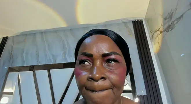 lola hornei online show from 12, 11, 2025