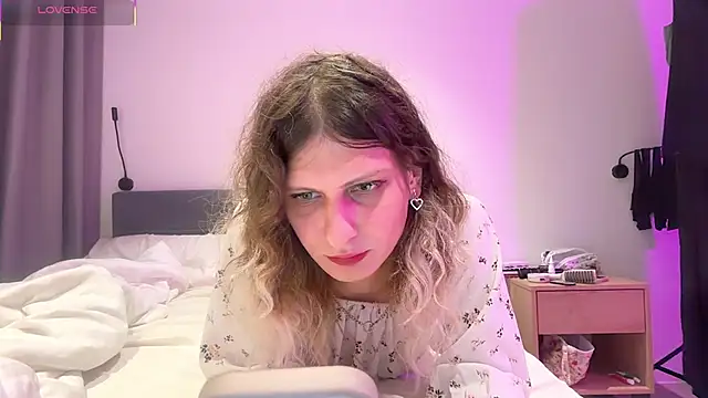 Alice Pinkhead online show from 23, 10, 2025