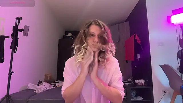 Alice Pinkhead online show from 15, 12, 2025