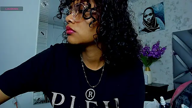 Snapshot of moon_HoneyX chatting on 3, 3, 2025 moon HoneyX online show from 3, 3, 2025
