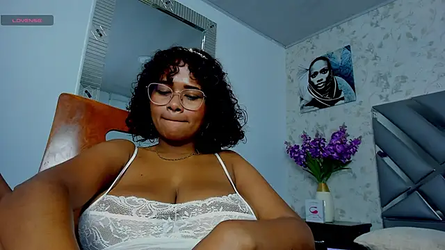 Snapshot of moon_HoneyX chatting on 3, 3, 2025 moon HoneyX online show from 3, 3, 2025