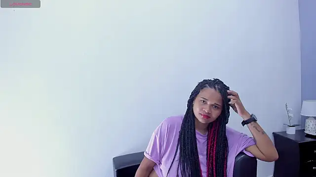 Snapshot of moon_HoneyX chatting on 8, 10, 2025 moon HoneyX online show from 8, 10, 2025
