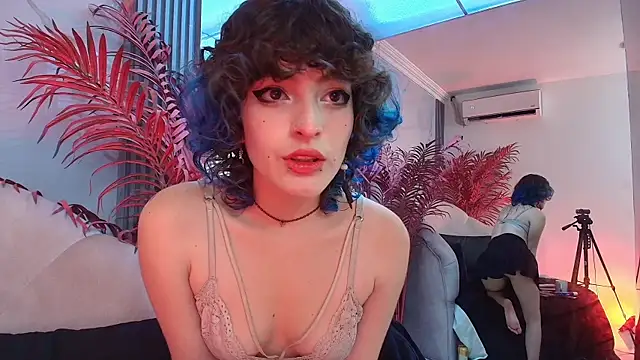 EvaHalsey online show from 5, 11, 2025