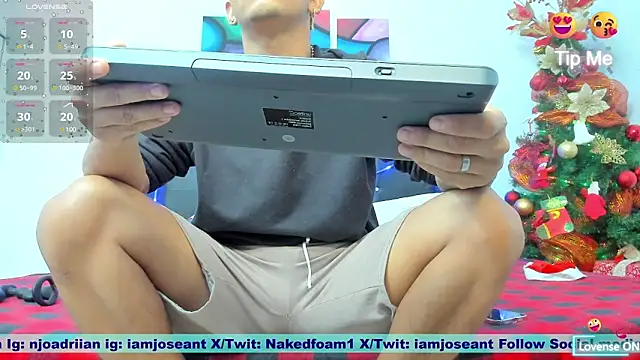 Snapshot of nakedfoam1 chatting on 23, 12, 2024 nakedfoam1 online show from 23, 12, 2024