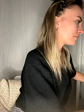 Snapshot of Milla__one chatting on 19, 10, 2025 Milla  one online show from 19, 10, 2025