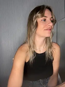 Snapshot of Milla__one chatting on 20, 10, 2025 Milla  one online show from 20, 10, 2025