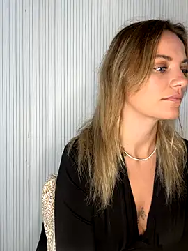 Snapshot of Milla__one chatting on 4, 11, 2025 Milla  one online show from 4, 11, 2025