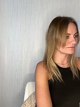 Snapshot of Milla__one chatting on 6, 11, 2025 Milla one online show from 6, 11, 2025