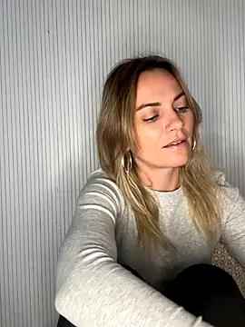 Snapshot of Milla__one chatting on 9, 11, 2025 Milla one online show from 9, 11, 2025