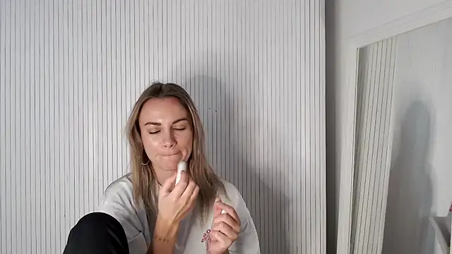 Snapshot of Milla__one chatting on 12, 11, 2025 Milla one online show from 12, 11, 2025