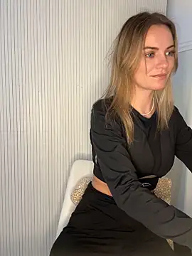 Snapshot of Milla__one chatting on 5, 12, 2025 Milla one online show from 5, 12, 2025