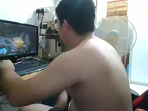 Snapshot of shyboymasturbation chatting on 4, 1, 2025 shyboymasturbation online show from 4, 1, 2025