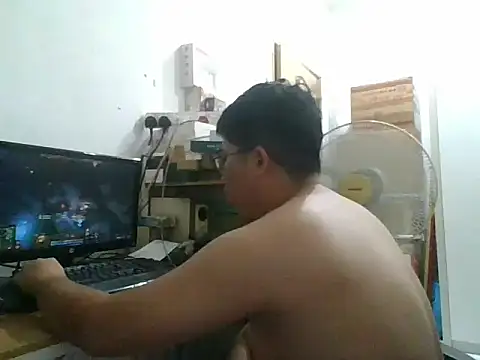 Snapshot of shyboymasturbation chatting on 20, 1, 2025 shyboymasturbation online show from 20, 1, 2025