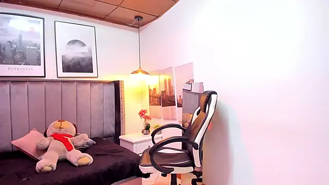 Alaia Cute online show from 17, 1, 2025