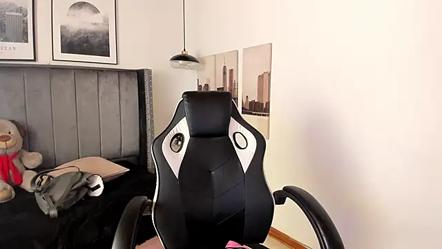 Alaia Cute online show from 11, 2, 2025