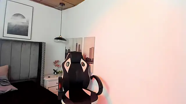 Alaia Cute online show from 14, 2, 2025