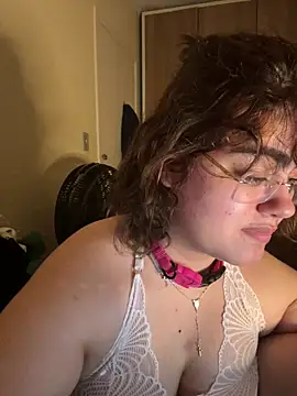 Snapshot of yudrayeb chatting on 2, 1, 2025 yudrayeb online show from 2, 1, 2025