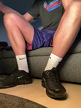 nikeaddicted2 online show from 4, 12, 2025