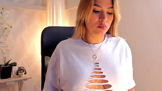 CyntiaAdams online show from 15, 12, 2024