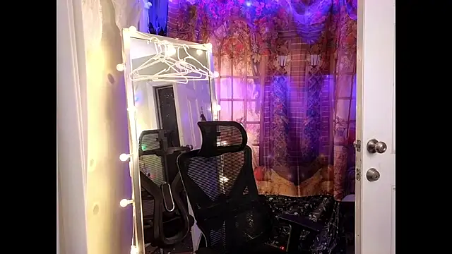 Snapshot of cunty_tranny_lydia chatting on 28, 10, 2025 cunty tranny lydia online show from 28, 10, 2025