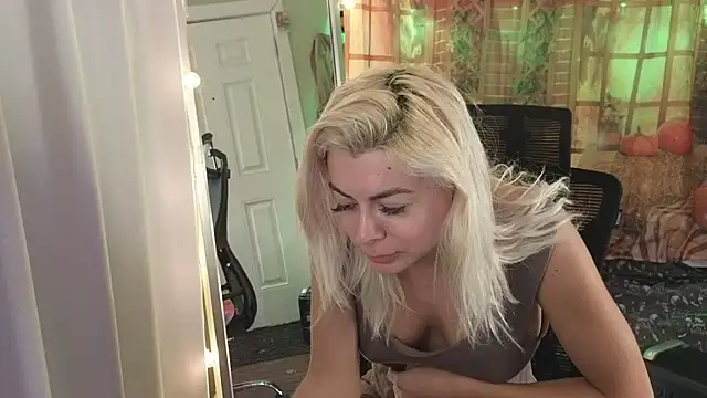 Snapshot of cunty_tranny_lydia chatting on 16, 12, 2025 cunty tranny lydia online show from 16, 12, 2025