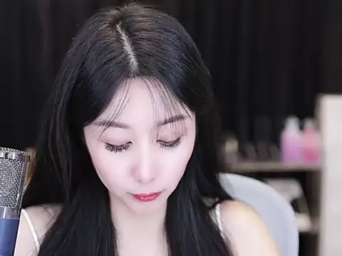 Snapshot of Nuyoah-77 chatting on 13, 9, 2025 Nuyoah-77 online show from 13, 9, 2025