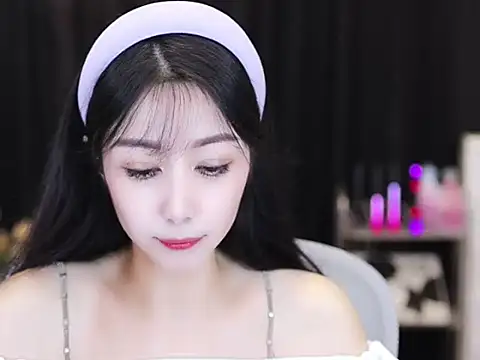 Snapshot of Nuyoah-77 chatting on 15, 9, 2025 Nuyoah-77 online show from 15, 9, 2025