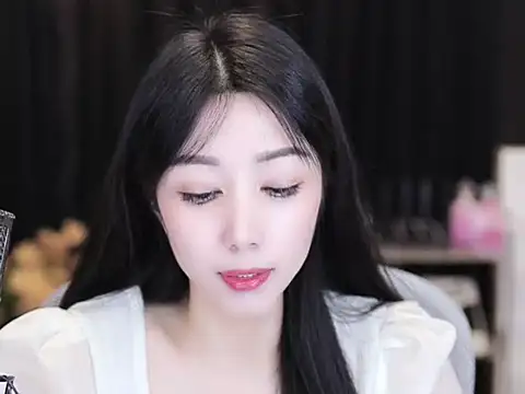 Snapshot of Nuyoah-77 chatting on 17, 9, 2025 Nuyoah-77 online show from 17, 9, 2025