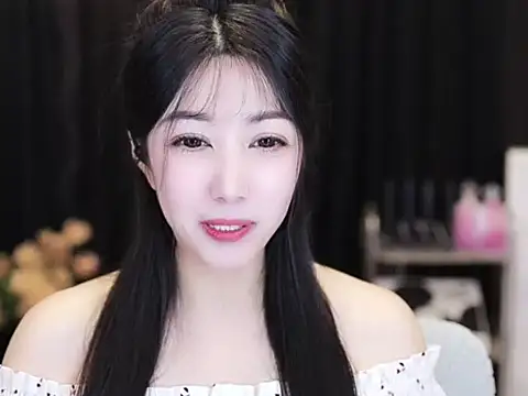 Snapshot of Nuyoah-77 chatting on 20, 9, 2025 Nuyoah-77 online show from 20, 9, 2025